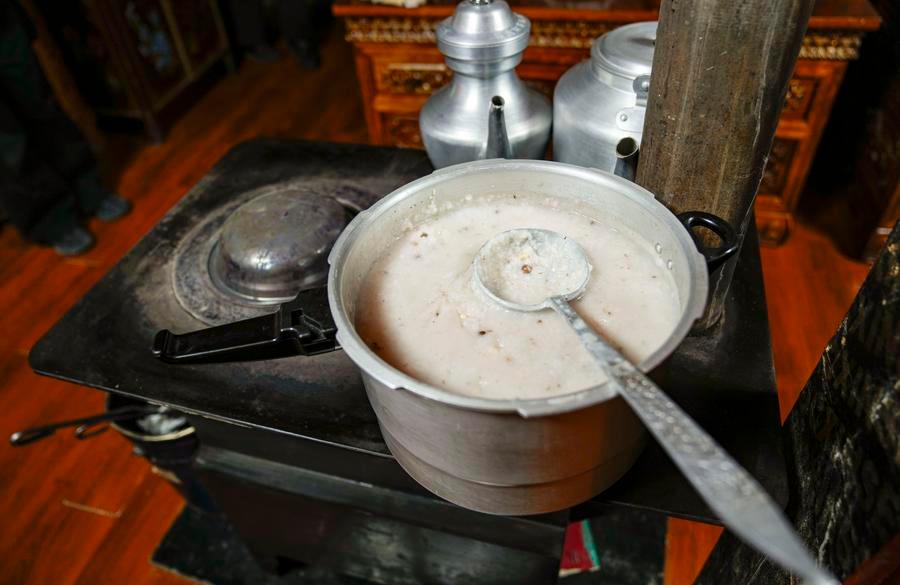 Menengok Suasana Penuh Sukacita dan Hangat 