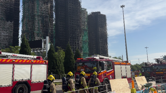 Pemerintah Hong Kong Siapkan 4 Miliar Dolar Hong Kong bagi Warga Terdampak Kebakaran Wang Fuk Court-Image-1