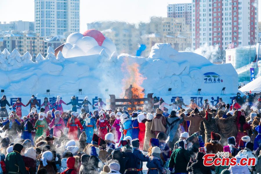 Potret : Festival Musim Dingin Inner Mongolia Meriahkan Sungai Beku Yimin-Image-1