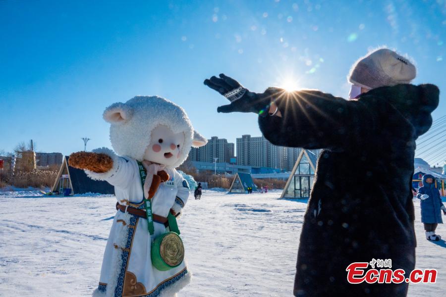 Potret : Festival Musim Dingin Inner Mongolia Meriahkan Sungai Beku Yimin-Image-2