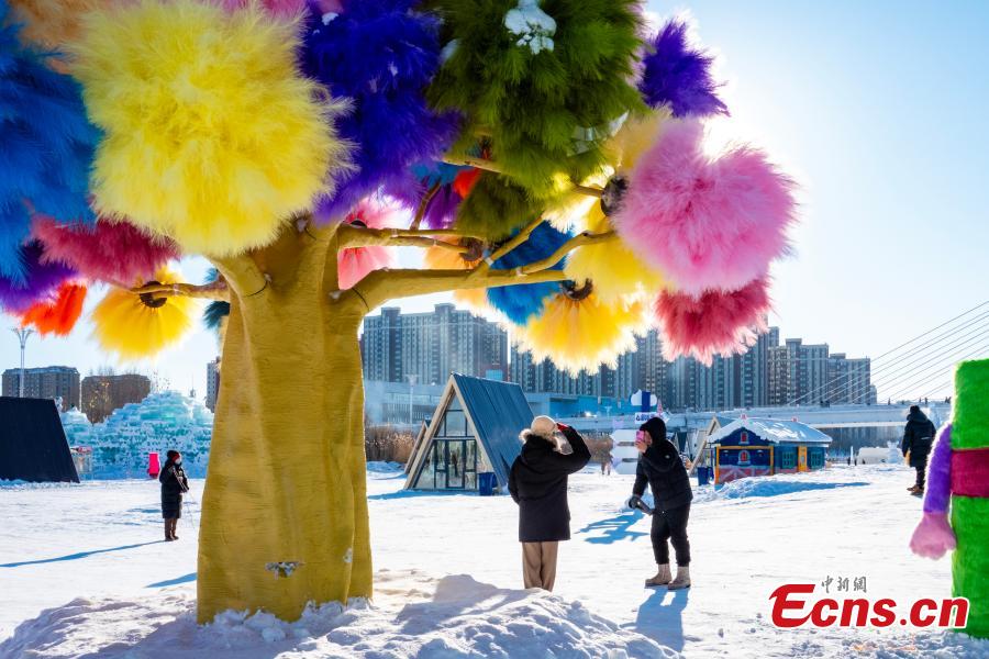 Potret : Festival Musim Dingin Inner Mongolia Meriahkan Sungai Beku Yimin-Image-3