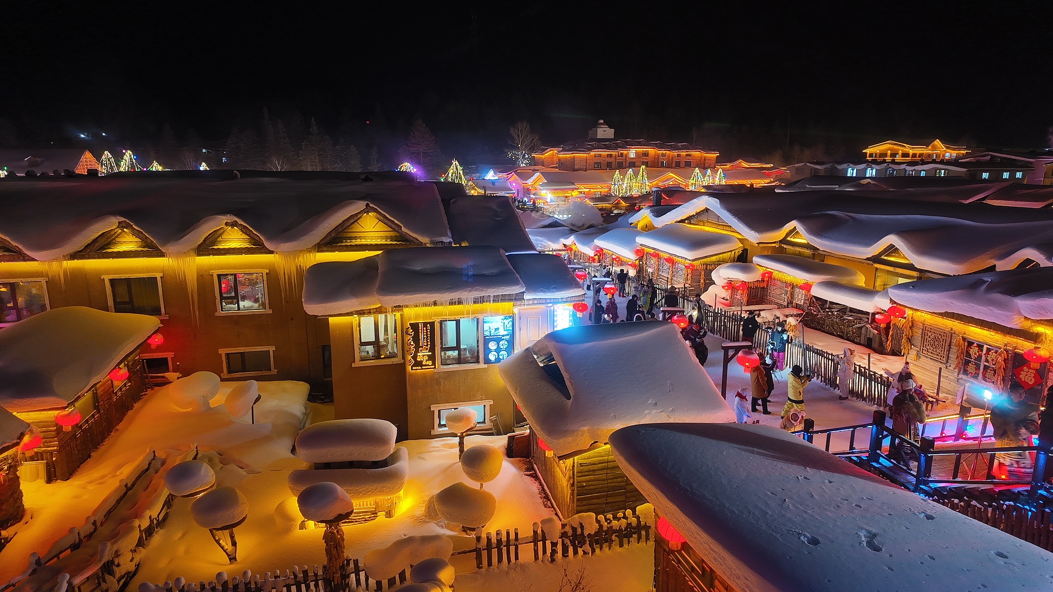 Potret : Ikon “Jamur Salju” Bikin Snow Town Ramai Dikunjungi Turis-Image-4