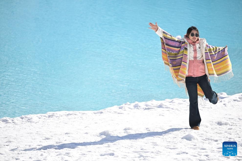 Potret : Gunung Gangshika Yang Tertutup Salju di Qinghai, Jadi Daya Tarik Wisatawan-Image-4