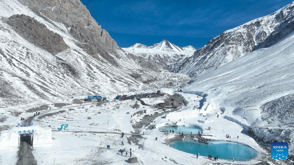 Potret : Gunung Gangshika Yang Tertutup Salju di Qinghai, Jadi Daya Tarik Wisatawan-Image-8