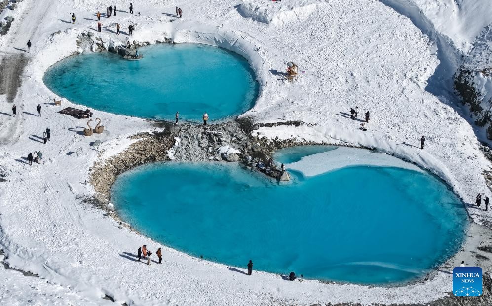 Potret : Gunung Gangshika Yang Tertutup Salju di Qinghai, Jadi Daya Tarik Wisatawan-Image-9