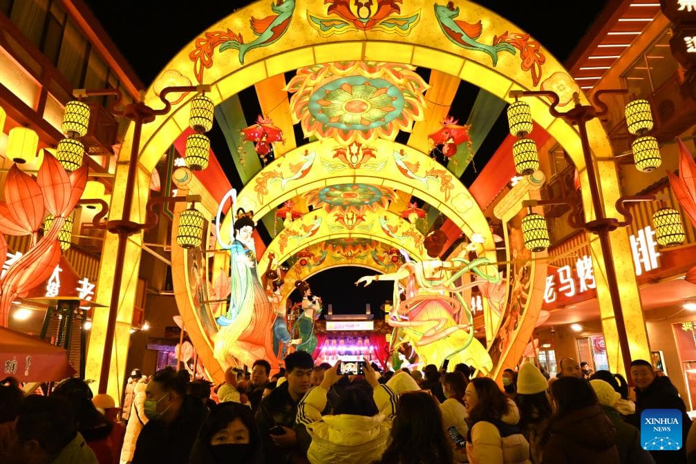 Festival Lentera Meriahkan Malam Dunhuang, Pesona Tradisi di Gerbang Jalur Sutra-Image-1 Festival Lentera Meriahkan Malam Dunhuang, Pesona Tradisi di Gerbang Jalur Sutra-Image-1