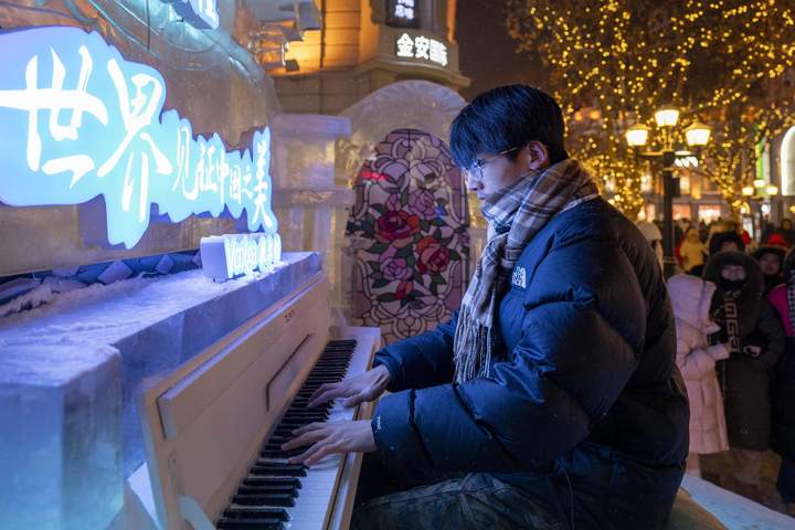 Menikmati Semarak Suasana Malam di Central Street Harbin, China-Image-3