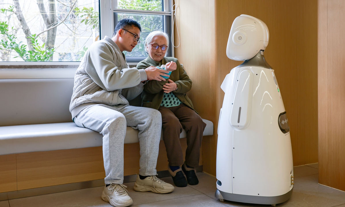 China Dorong Perawatan Lansia Berbasis Teknologi demi Kesejahteraan Warga Senior-Image-1 China Dorong Perawatan Lansia Berbasis Teknologi demi Kesejahteraan Warga Senior-Image-1