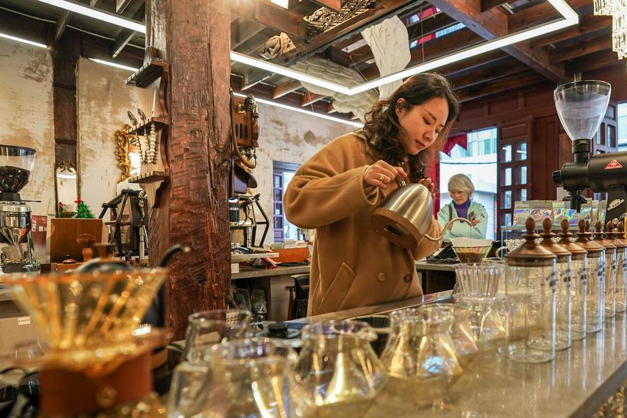 Bisnis Kafe Dorong Vitalitas Kawasan Bersejarah Tepi Danau di Kunming, China-Image-5 Bisnis Kafe Dorong Vitalitas Kawasan Bersejarah Tepi Danau di Kunming, China-Image-5