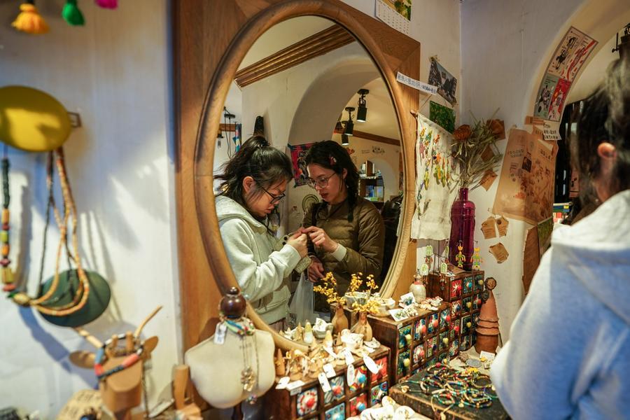 Bisnis Kafe Dorong Vitalitas Kawasan Bersejarah Tepi Danau di Kunming, China-Image-8 Bisnis Kafe Dorong Vitalitas Kawasan Bersejarah Tepi Danau di Kunming, China-Image-8