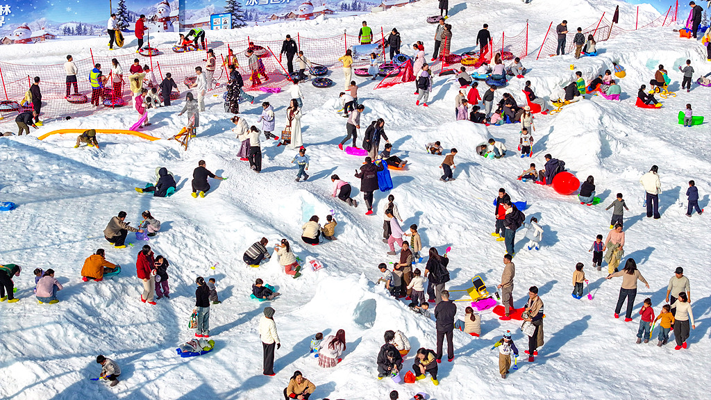 Potret : Boom Pariwisata Es dan Salju di China-Image-3