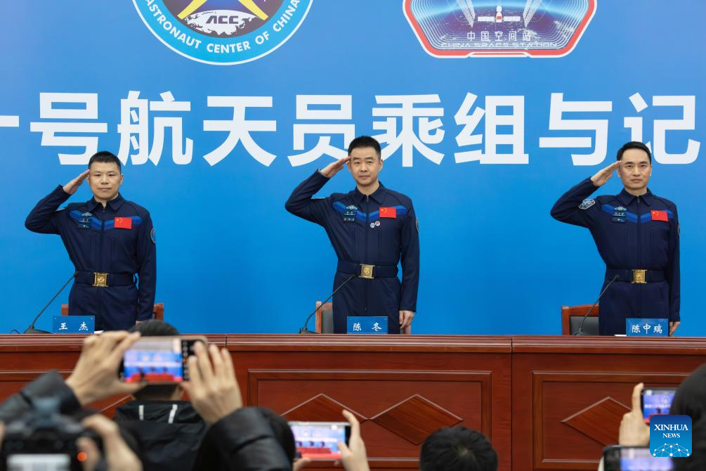 Astronaut Shenzhou-20 Ungkap Pengalaman Menegangkan dan Berkesan Usai Kembali ke Bumi-Image-1