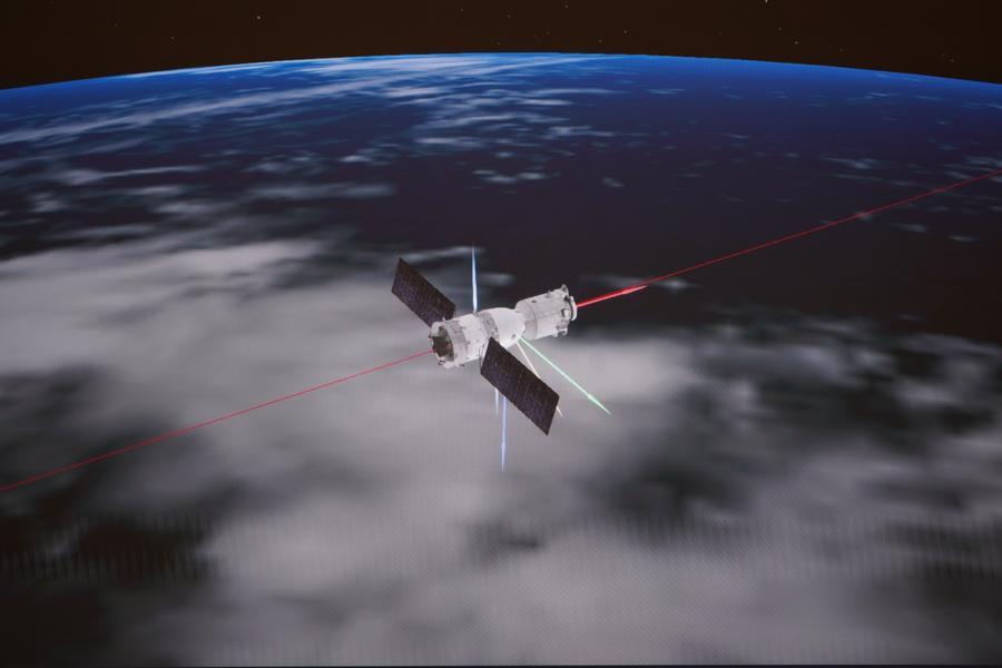 Pendaratan Kapsul Pembawa Pulang Wahana Antariksa Shenzhou-20 China dalam Bidikan Kamera Xinhua-Image-2