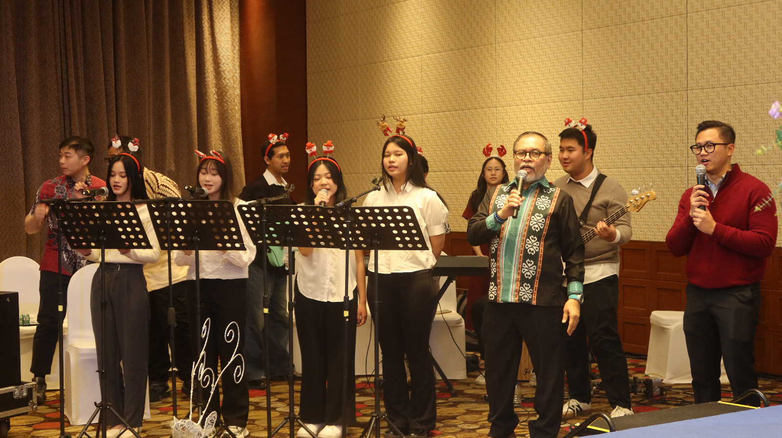 Perkuat Kepedulian dan Semangat 2026, KBRI Beijing Gelar Perayaan Natal dan Tahun Baru-Image-3