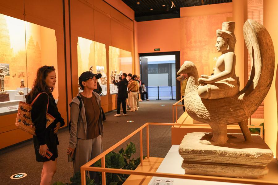 Menengok Pameran Peninggalan Budaya Kamboja di Hainan, China Selatan-Image-2 Menengok Pameran Peninggalan Budaya Kamboja di Hainan, China Selatan-Image-2