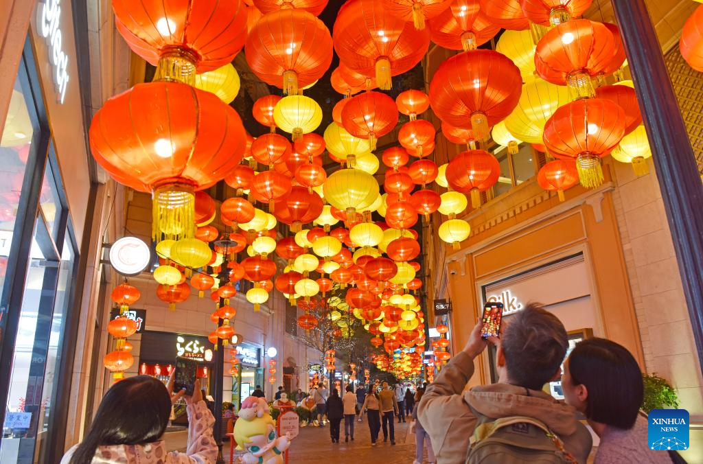 Lampion Meriah Sambut Tahun Baru Imlek di Hong Kong-Image-1