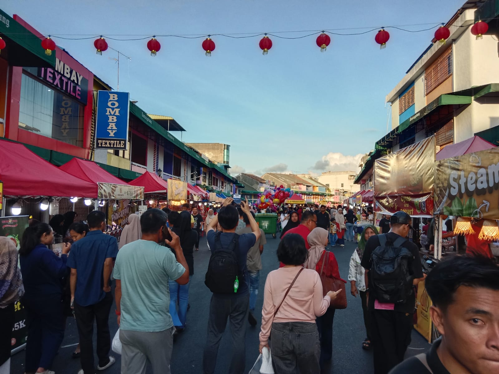 Potret : Semarak Bazar Imlek 2026 Jalan Merdeka Tanjung Pinang-Image-3 Potret : Semarak Bazar Imlek 2026 Jalan Merdeka Tanjung Pinang-Image-3