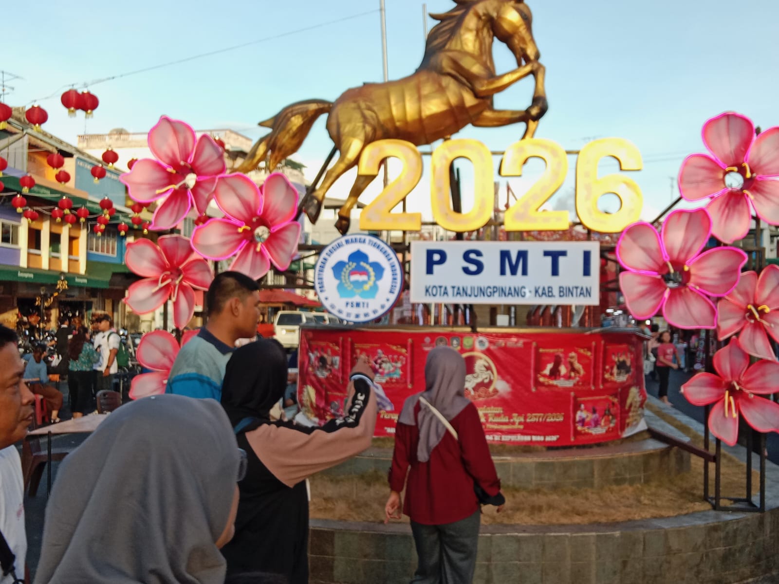 Potret : Semarak Bazar Imlek 2026 Jalan Merdeka Tanjung Pinang-Image-4 Potret : Semarak Bazar Imlek 2026 Jalan Merdeka Tanjung Pinang-Image-4