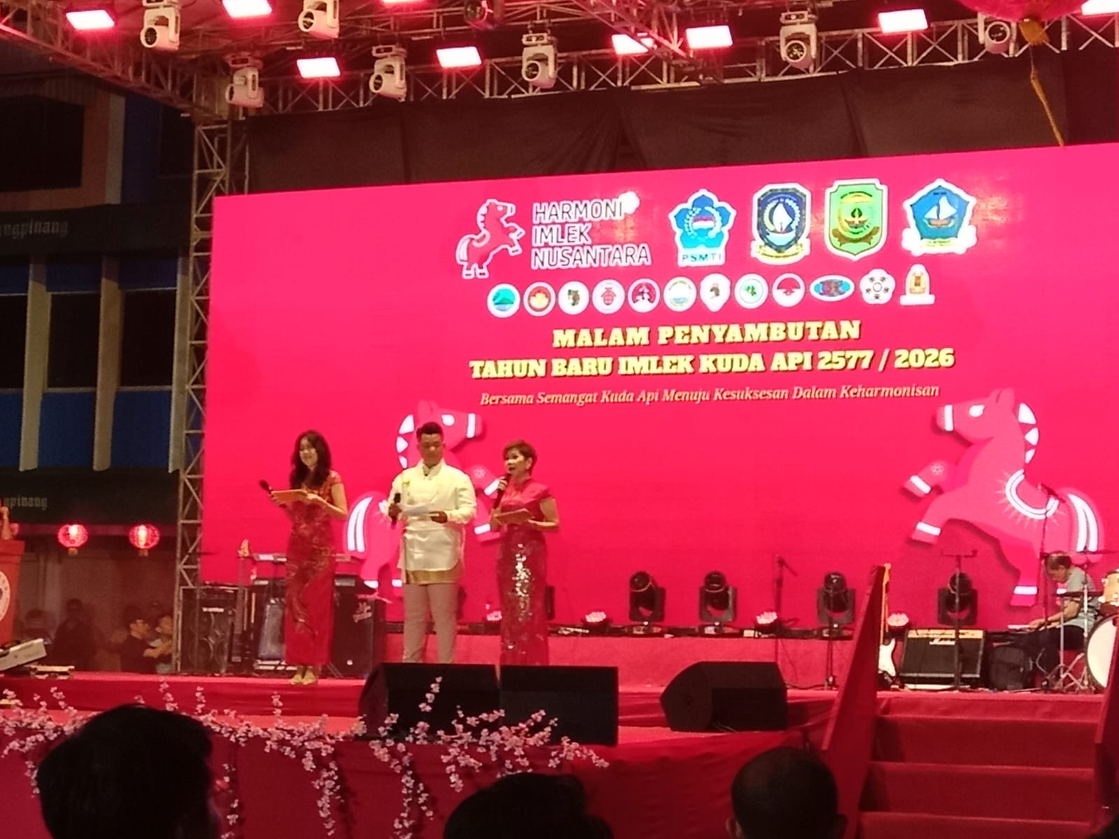 Potret : Kemeriahan Malam Penyambutan Imlek 2026-Image-2 Potret : Kemeriahan Malam Penyambutan Imlek 2026-Image-2