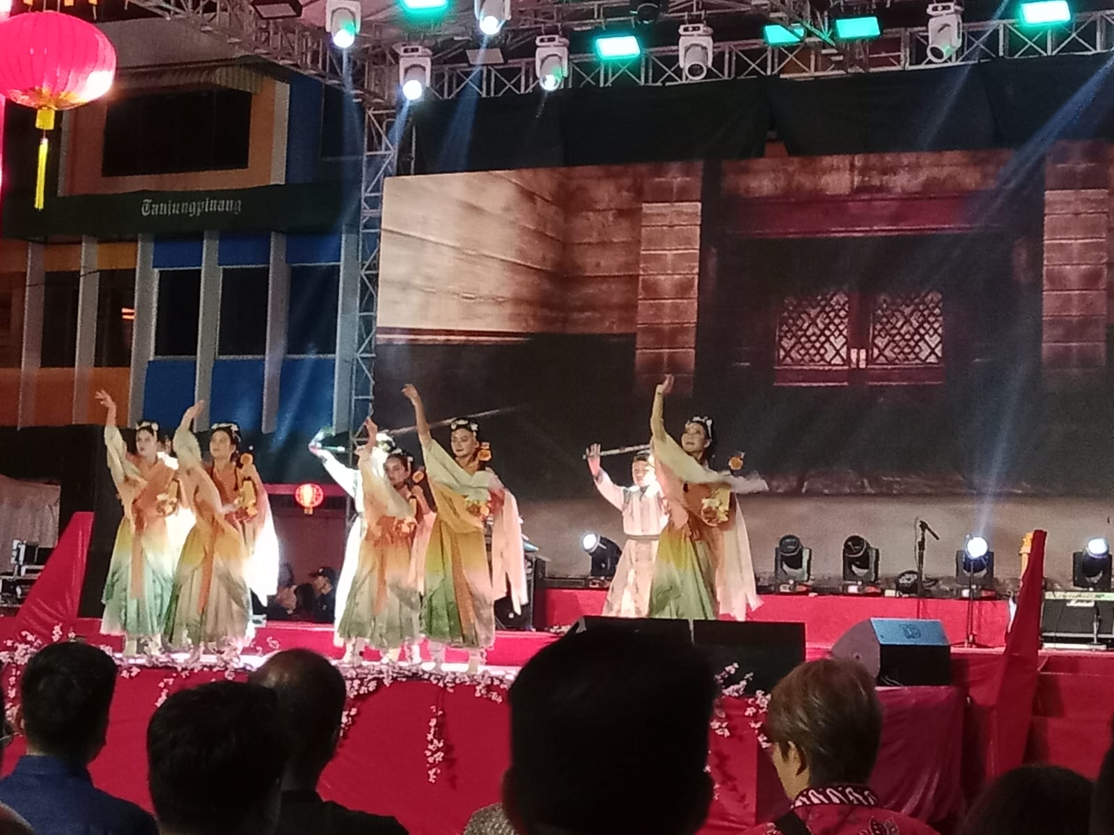 Potret : Kemeriahan Malam Penyambutan Imlek 2026-Image-4 Potret : Kemeriahan Malam Penyambutan Imlek 2026-Image-4