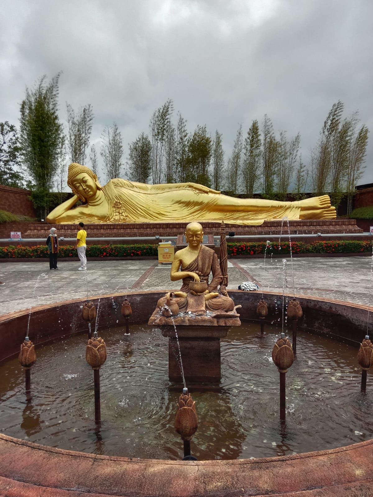 Patung Buddha Tidur Vihara Dharma Shanti Ikon Wisata Religi Kepulauan Riau-Image-1