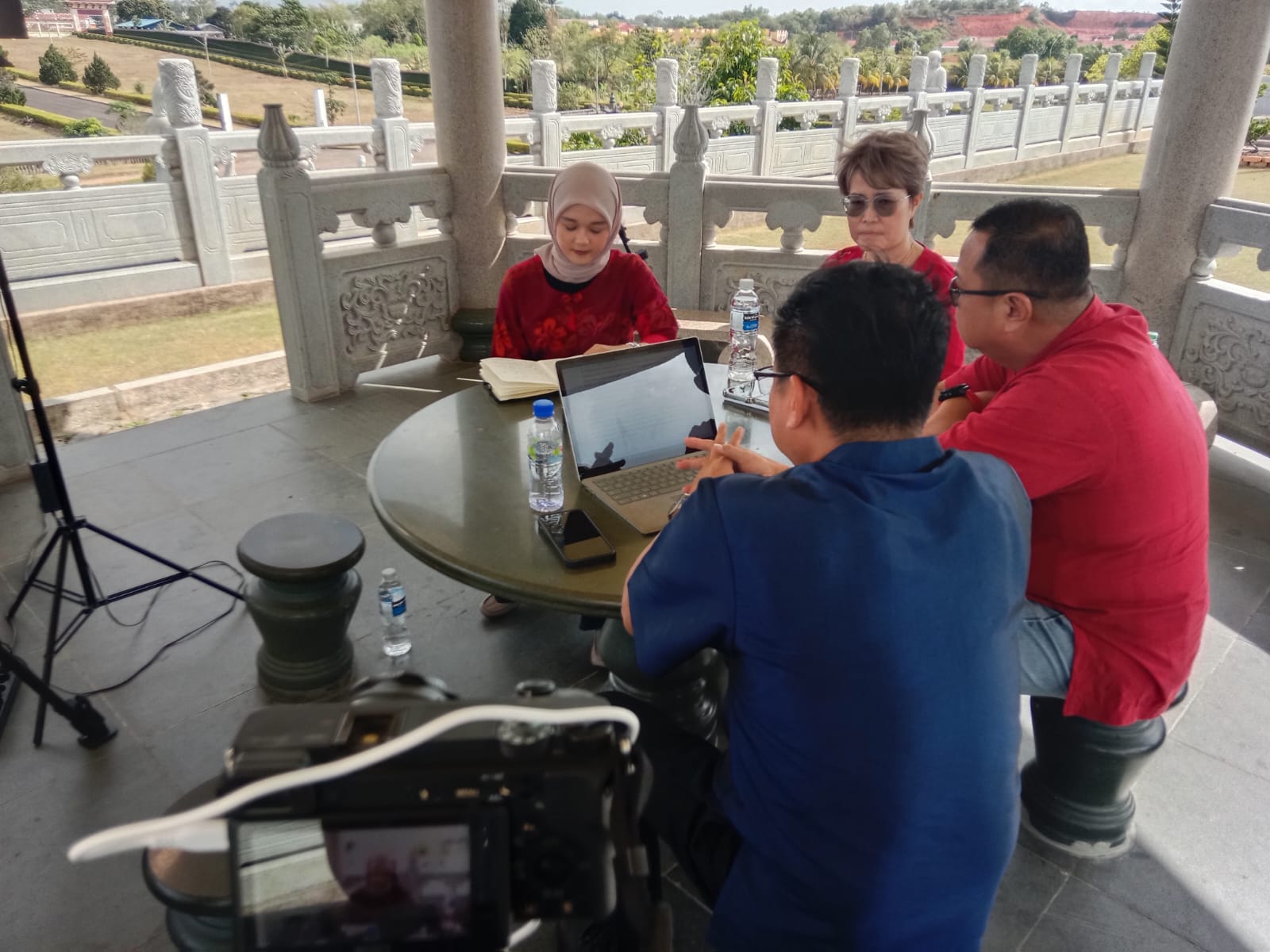 Potret : Dibalik Lensa Tim Liputan Imlek 2026 Tanjung Pinang-Image-4 Potret : Dibalik Lensa Tim Liputan Imlek 2026 Tanjung Pinang-Image-4