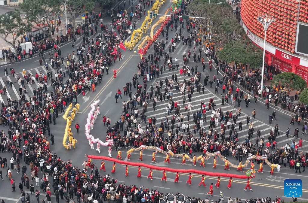 Parade Tari Naga Meriahkan Tahun Baru Imlek di Chongqing-Image-1 Parade Tari Naga Meriahkan Tahun Baru Imlek di Chongqing-Image-1