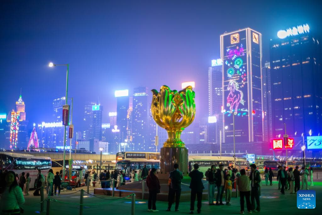 Hong Kong Panen Wisatawan Saat Imlek, Didominasi Pelancong China Daratan-Image-1