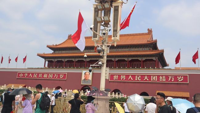 Sambut Jokowi, Merah Putih Berkibar di Tiananmen