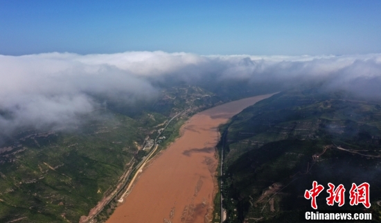 POTRET: Air Terjun Hukou di Sungai Kuning Jadi &hellip;