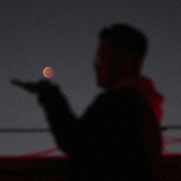 Ilmuwan China Jelaskan Gerhana Bulan Warna Merah