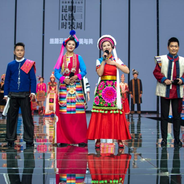 POTRET : Festival Pakaian Etnik di Kunming