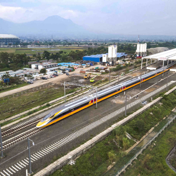 Sukses, Uji KA Jakarta-Bandung Dipantau Jokowi &hellip;