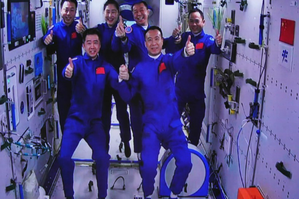 Astronot Shenzhou-14 China Kembali ke Bumi