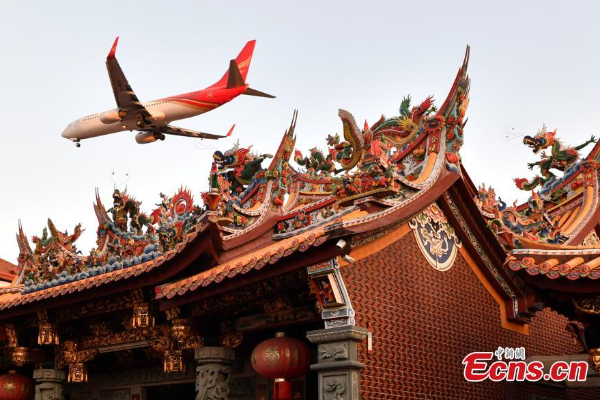 POTRET Istana Qingshui Dihias Pesawat Besar di &hellip;