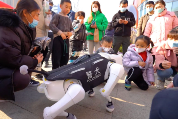 Perayaan Hari Polisi di Nanjing Ada Robot Anjing &hellip;