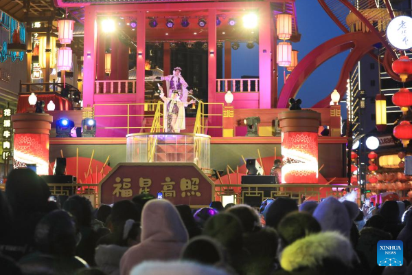 POTRET Warga Kunjungi Pekan Raya Kuil Huangsi