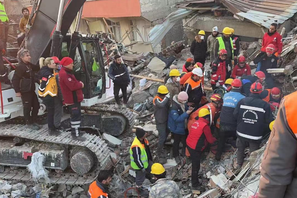 Tim Penyelamat China Terus Cari Korban Gempa Turki