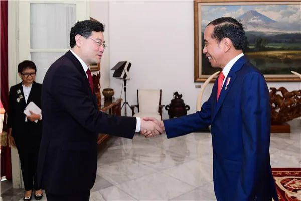 Jokowi Titip Salam ke Xi Jinping melalui Qin Gang