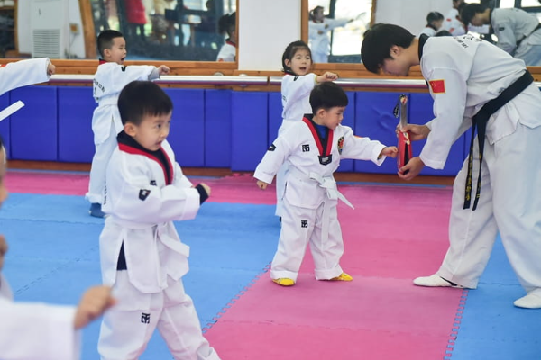 POTRET Anak-anak di Luoyang Diajari Beladiri