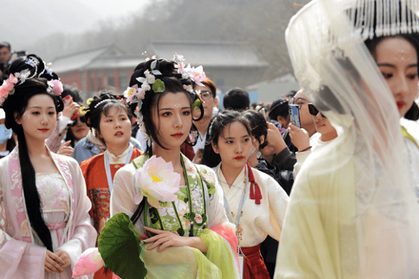 Festival Gunung Yuntai Hanfu Huazhao dimulai di &hellip;