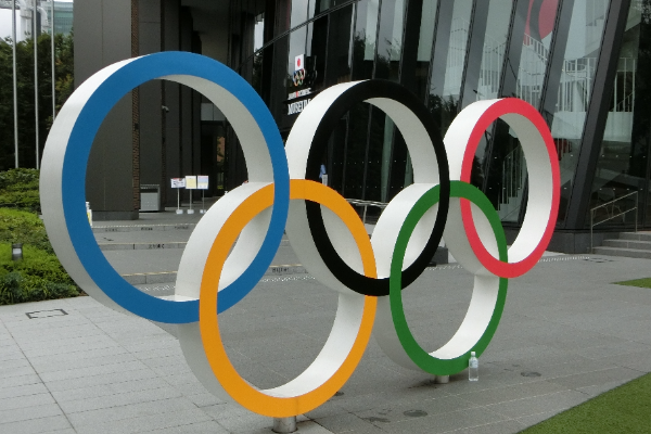 Gambar Cincin Olimpiade Diserahkan ke Museum &hellip;