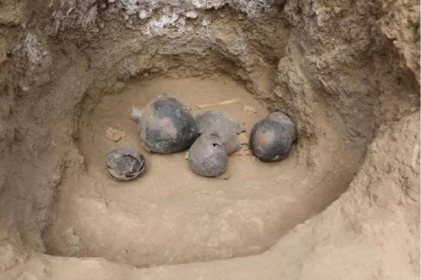 Makam Gua Usia 3.000 Tahun Ditemukan di Shannan