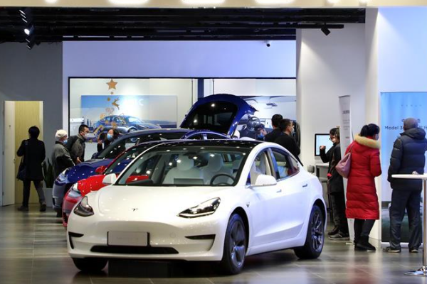 Harga Mobil Listrik Tesla Naik di China