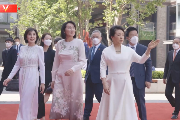 Peng Liyuan Ajak Istri Para Pemimpin Asing &hellip;
