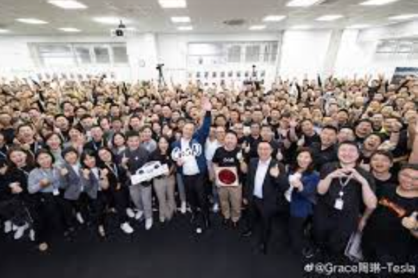 Elon Musk Kunjungi Tesla Shanghai Gigafactory &hellip;