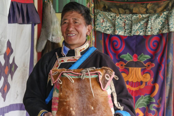 Profil Pengrajin Kantong Pelana Kuda di Tibet