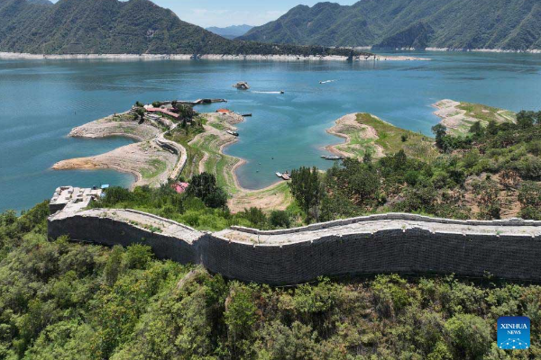 POTRET Bagian Tembok Besar yang Terendam di Hebei