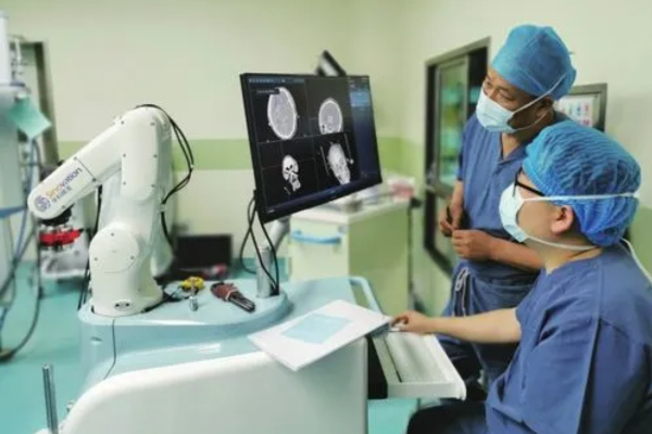SEJARAH 2001 Robot Lakukan Operasi Otak Jarak Jauh