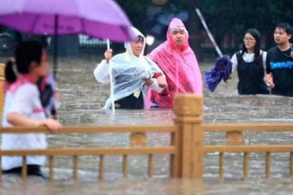 7 Tewas Tersapu Banjir Sungai Longxi di Yucheng